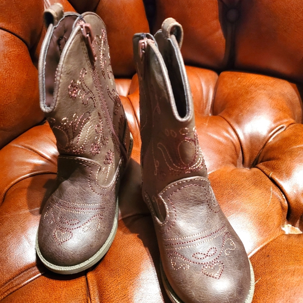 Kids faux leather brown cowgirl boots size 8